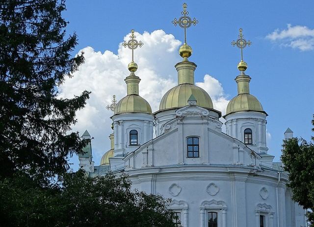 Біла альтанка на Івановій горі в Полтаві