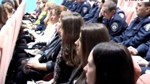 Кадр сюжету: У Полтаві невдовзі дзвінки на лінії «102» прийматимуть нові фахівці
