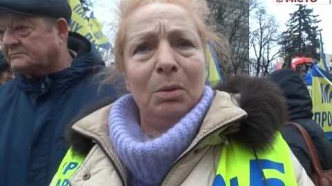 Кадр сюжету: Українці вимагають відставки Уряду